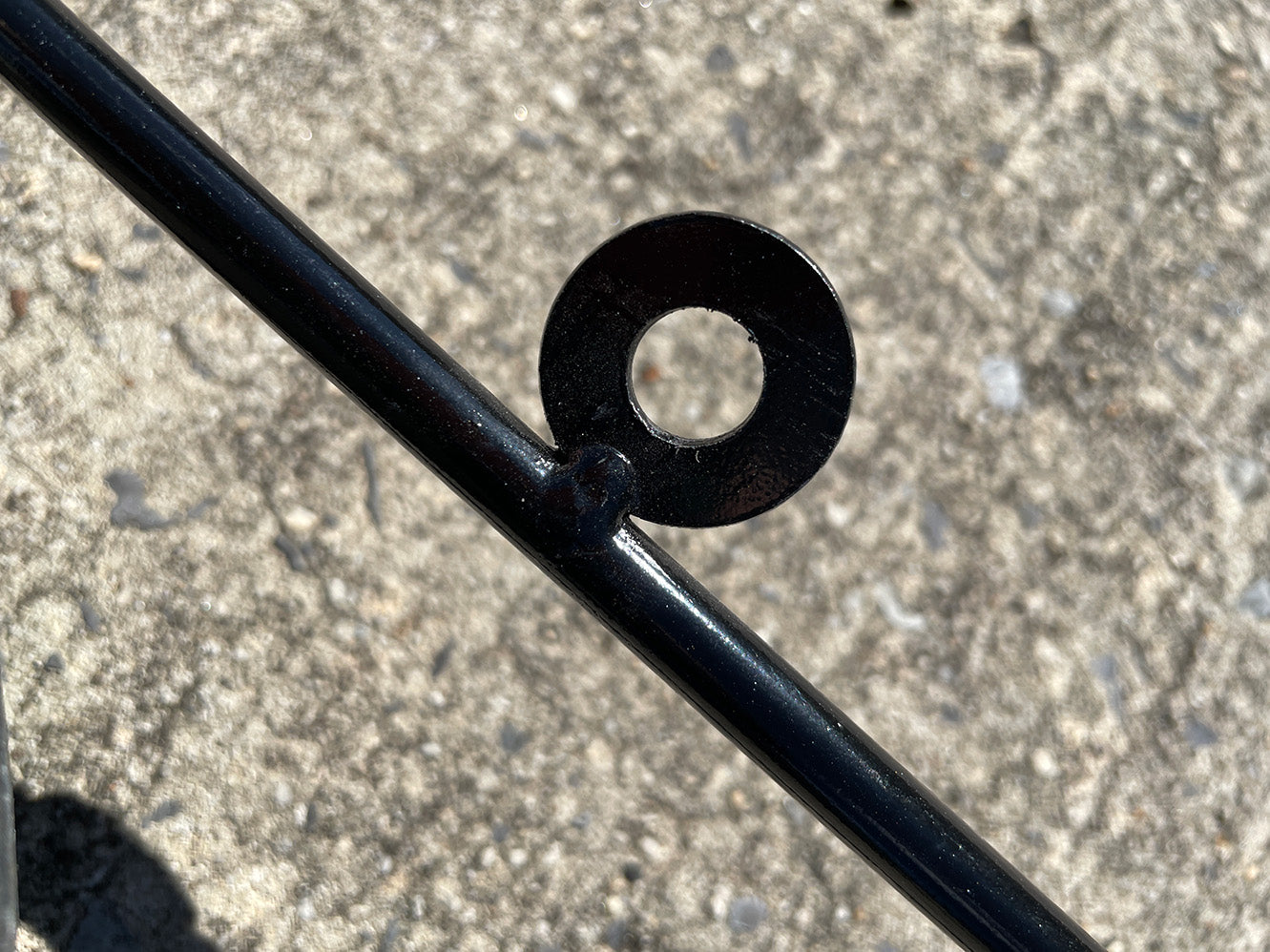 Display support rod connection close up